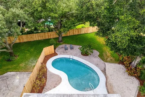 13305 Golf Crest Circle Tampa FL 33618