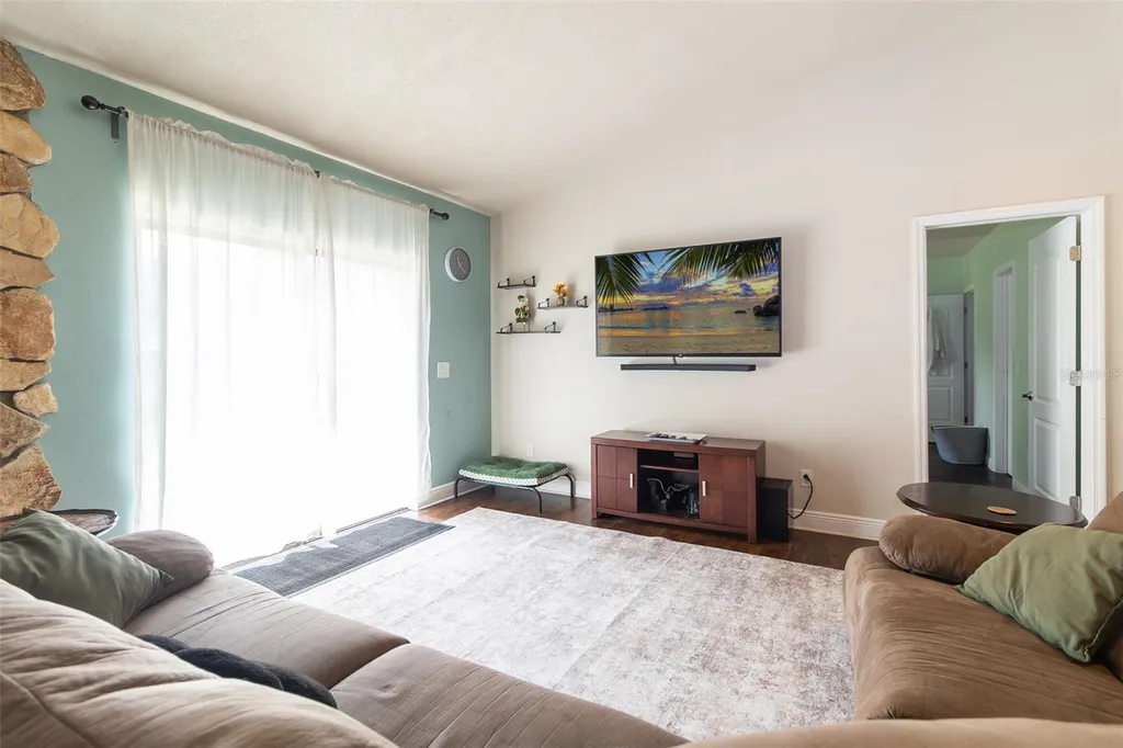 1005 Tranquiview Lane Valrico FL 33594