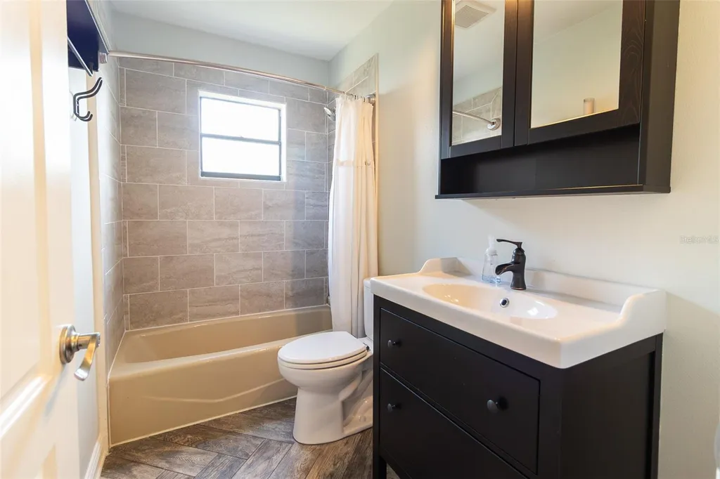 1005 Tranquiview Lane Valrico FL 33594