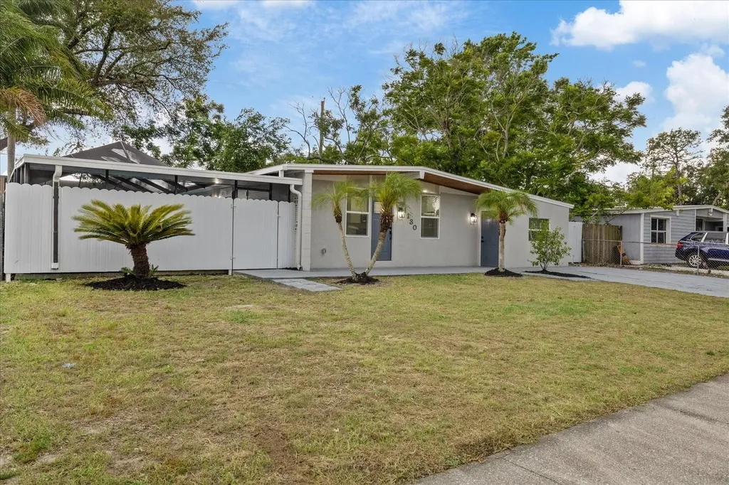 1130 Dogwood Avenue Tampa FL 33613