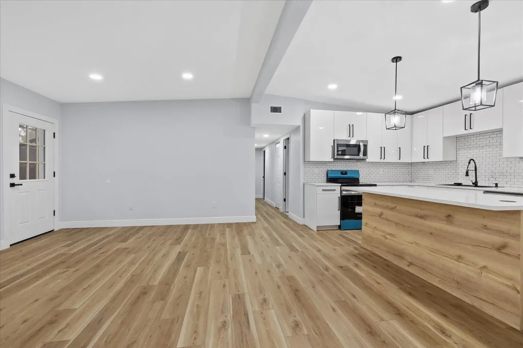 1130 Dogwood Avenue Tampa FL 33613