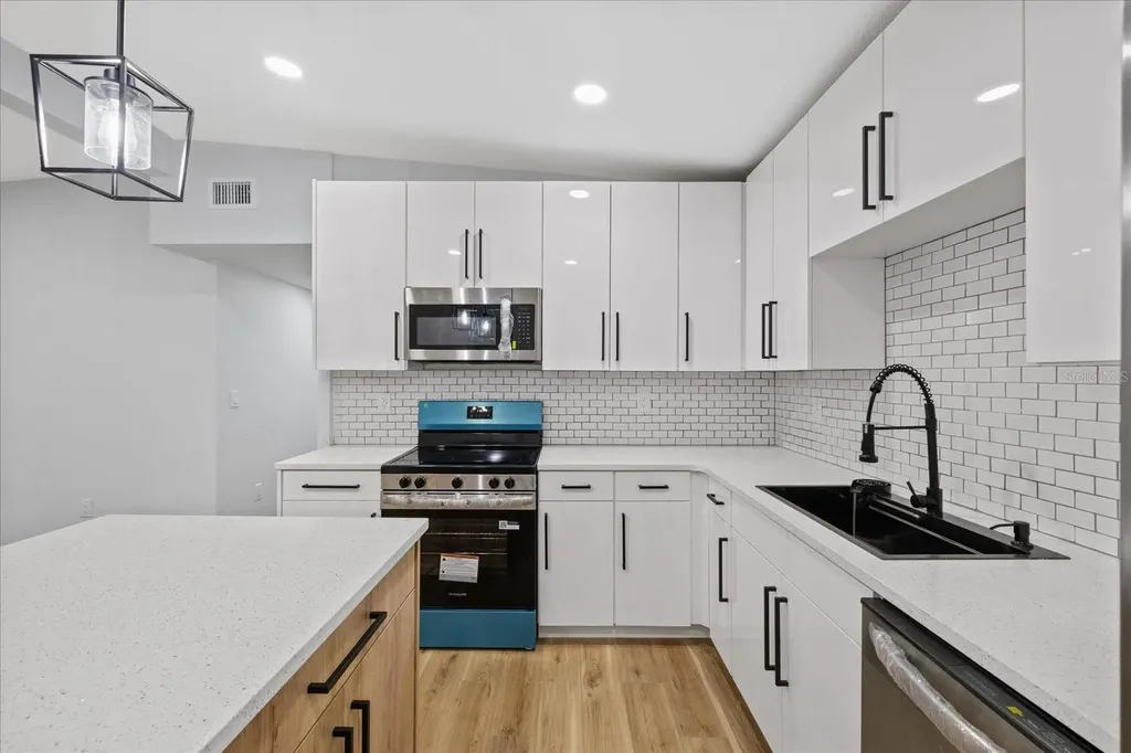 1130 Dogwood Avenue Tampa FL 33613