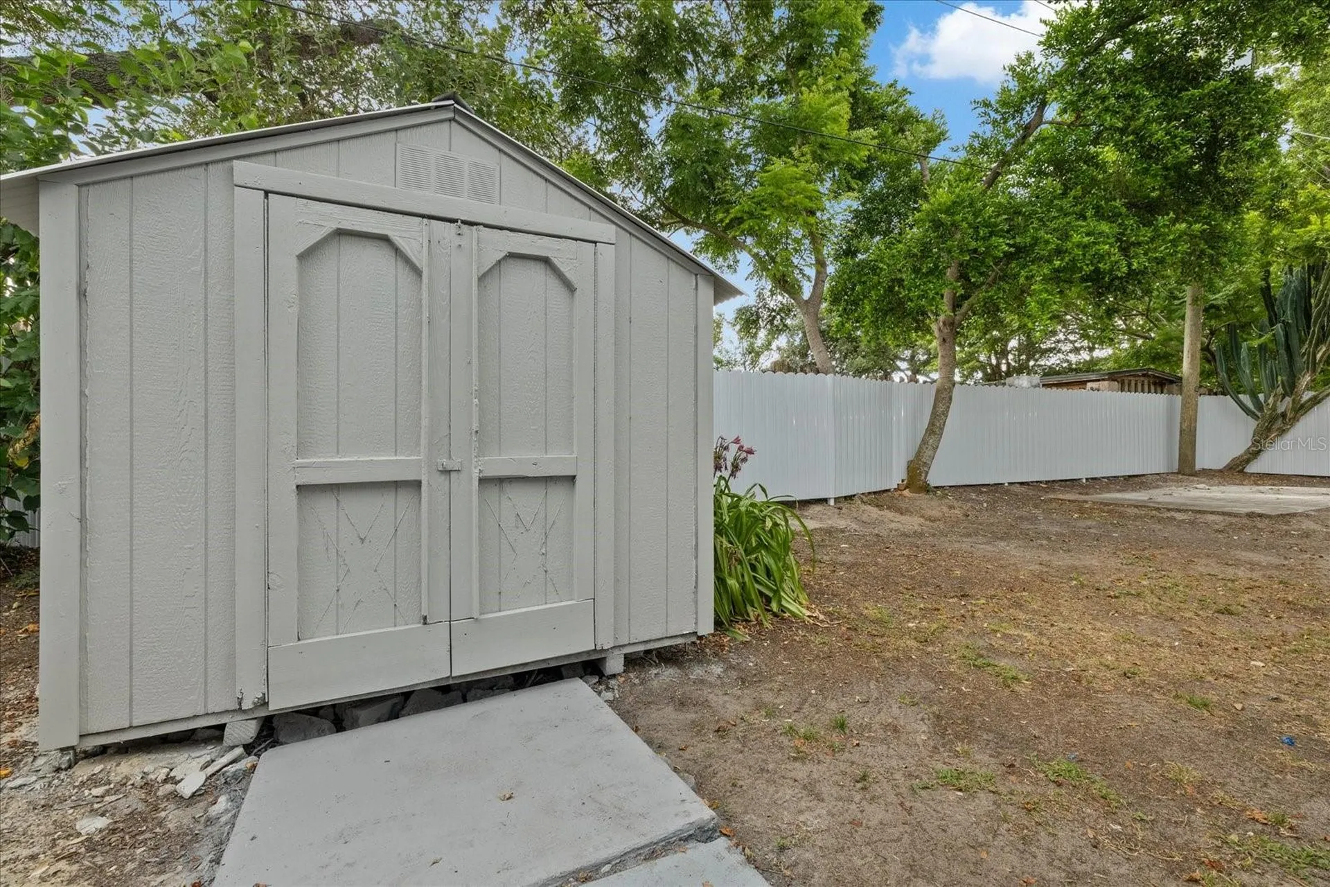 1130 Dogwood Avenue Tampa FL 33613