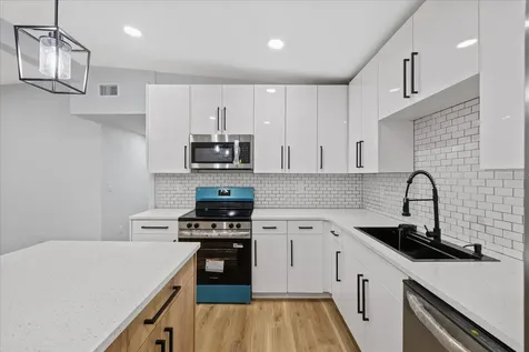1130 Dogwood Avenue Tampa FL 33613