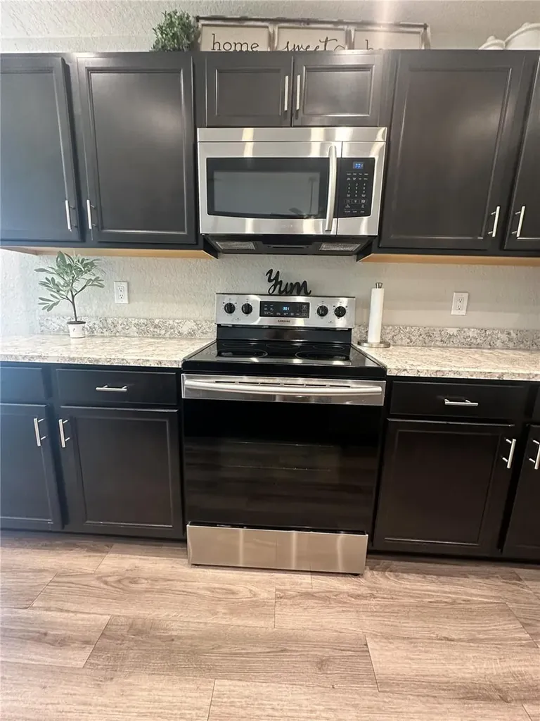 6911 Gideon Circle Zephyrhills FL 33541