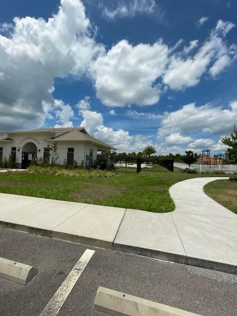 6911 Gideon Circle Zephyrhills FL 33541