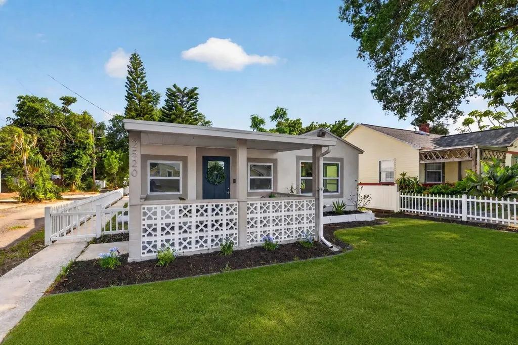 2520 15th Avenue N St Petersburg FL 33713