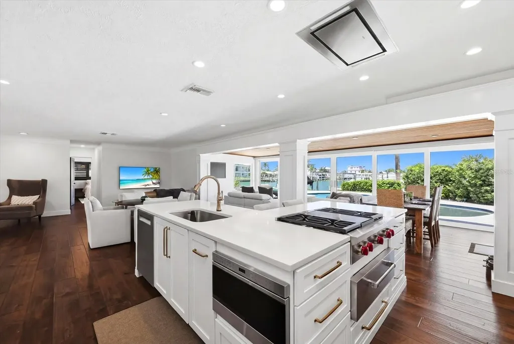 121 79th Street S St Petersburg FL 33707