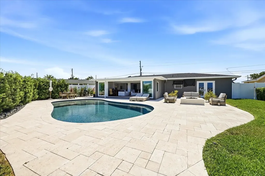 121 79th Street S St Petersburg FL 33707