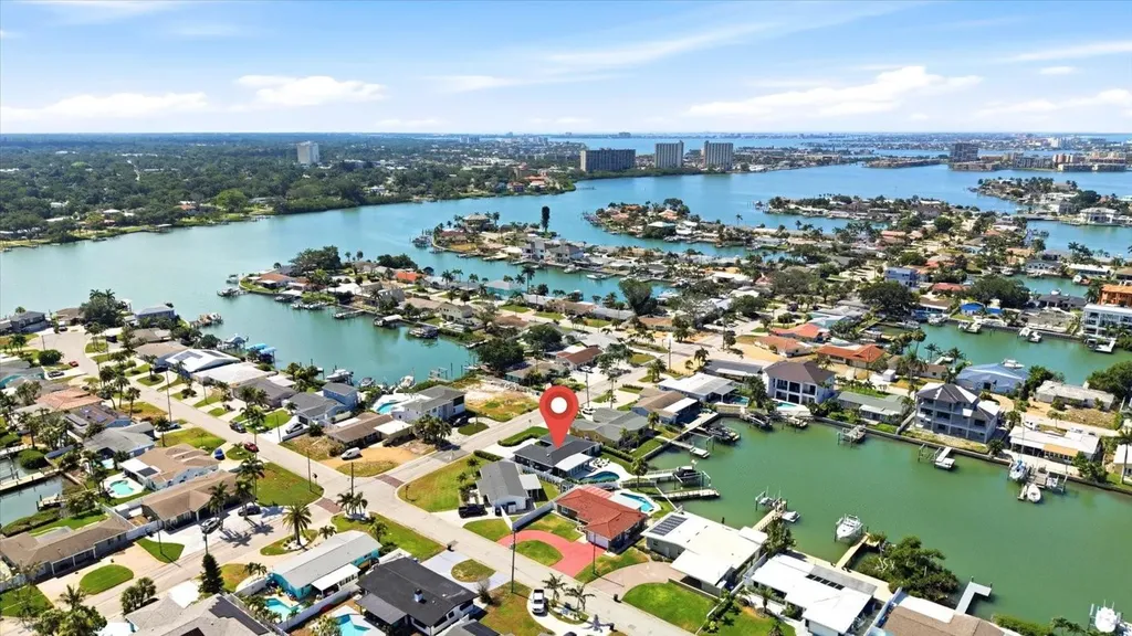 121 79th Street S St Petersburg FL 33707