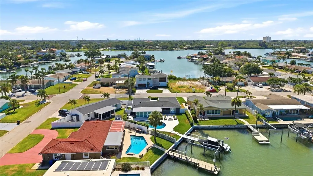 121 79th Street S St Petersburg FL 33707