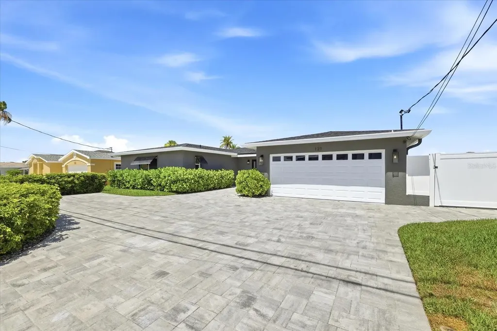 121 79th Street S St Petersburg FL 33707