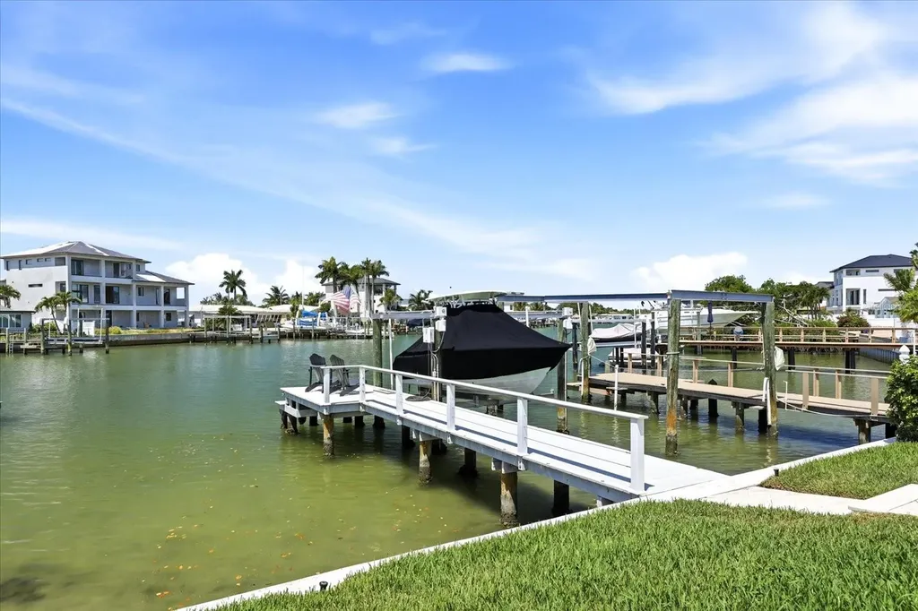 121 79th Street S St Petersburg FL 33707