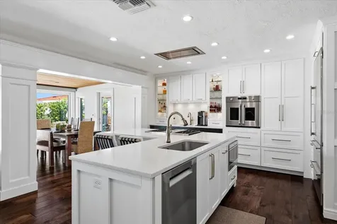 121 79th Street S St Petersburg FL 33707