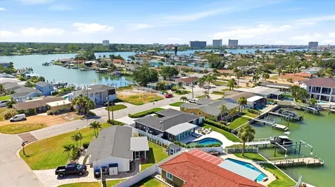 121 79th Street S St Petersburg FL 33707