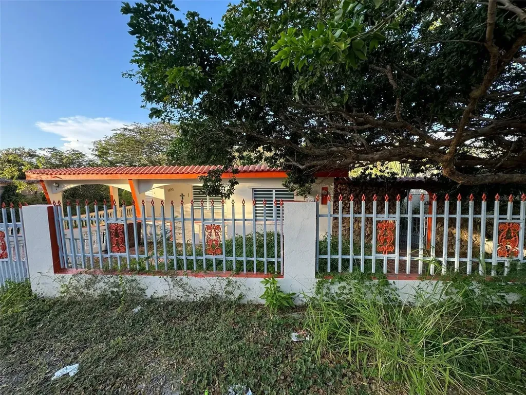 203 Comm Maria Antonia Guanica PR 00653