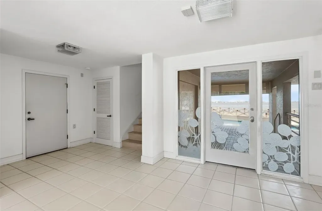 2869 Seabreeze Drive S St Petersburg FL 33707