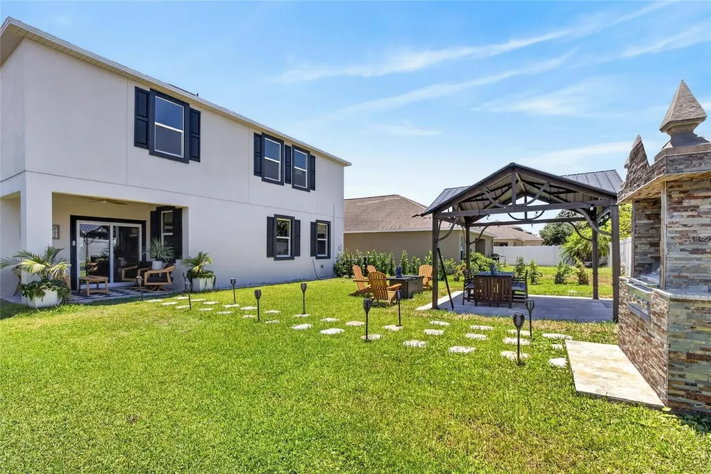 525 19th Street NW Ruskin FL 33570