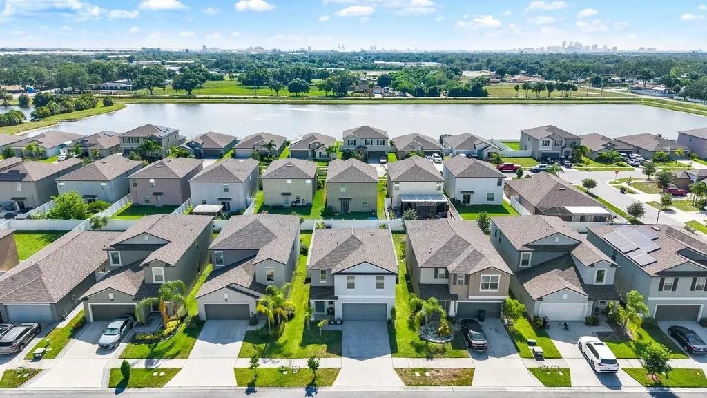 3707 Daisy Bloom Place Tampa FL 33619