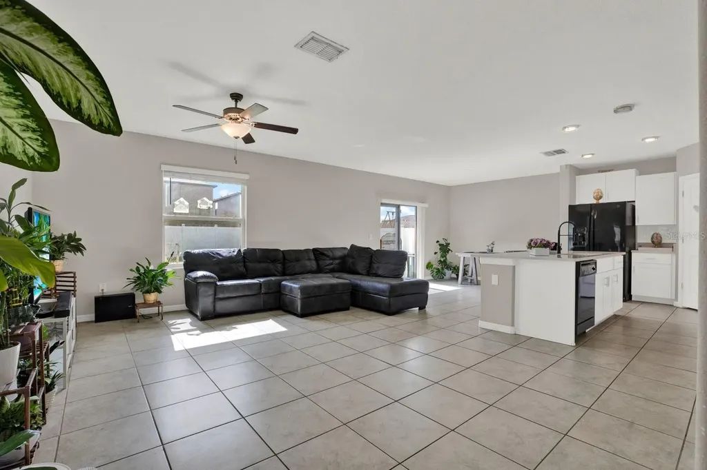 3707 Daisy Bloom Place Tampa FL 33619