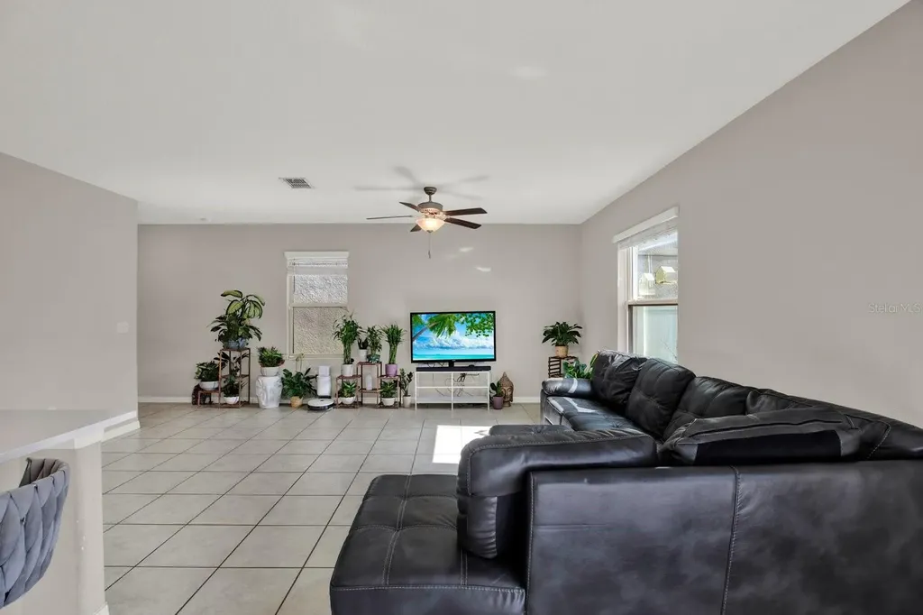 3707 Daisy Bloom Place Tampa FL 33619