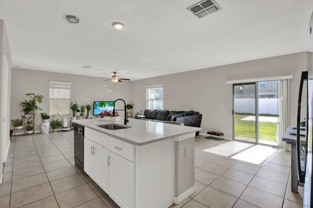 3707 Daisy Bloom Place Tampa FL 33619
