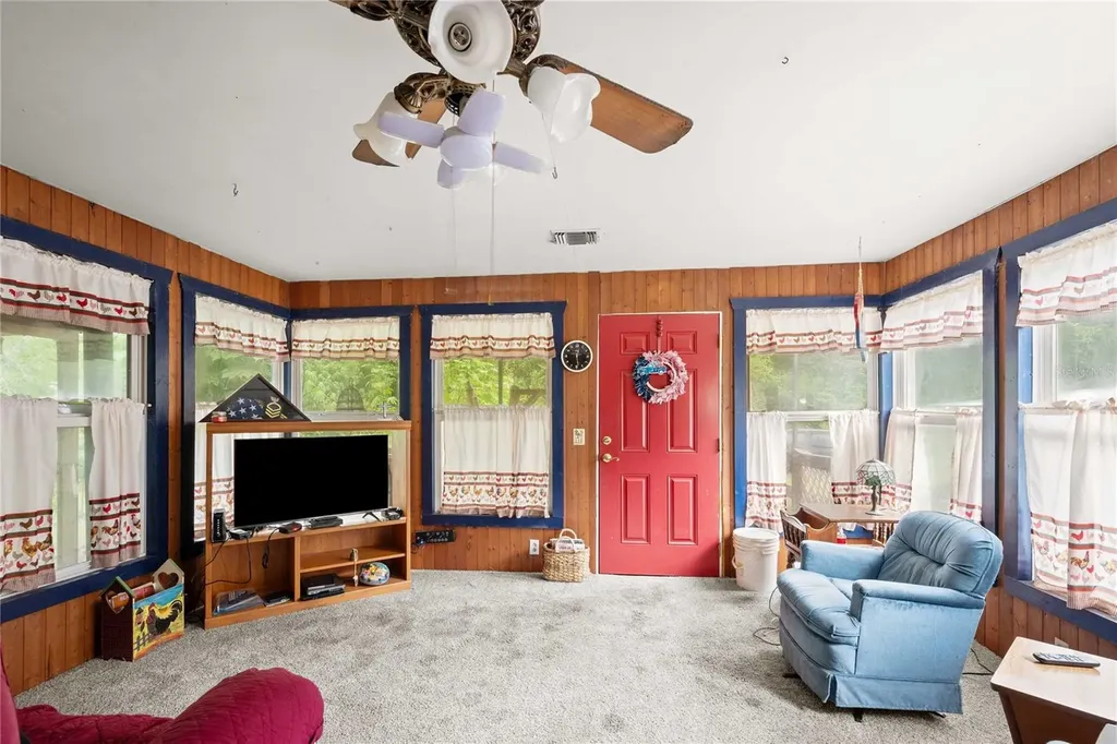 14702 Cr 719 Webster FL 33597