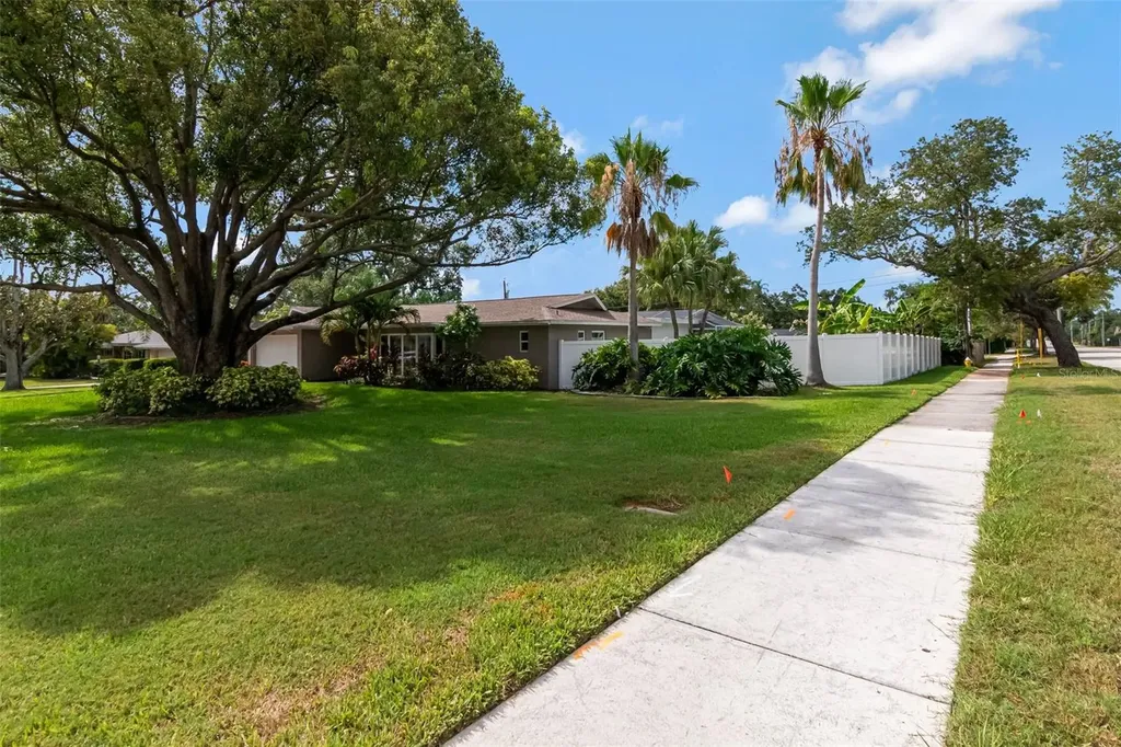 1801 Oak Park Drive N Clearwater FL 33764