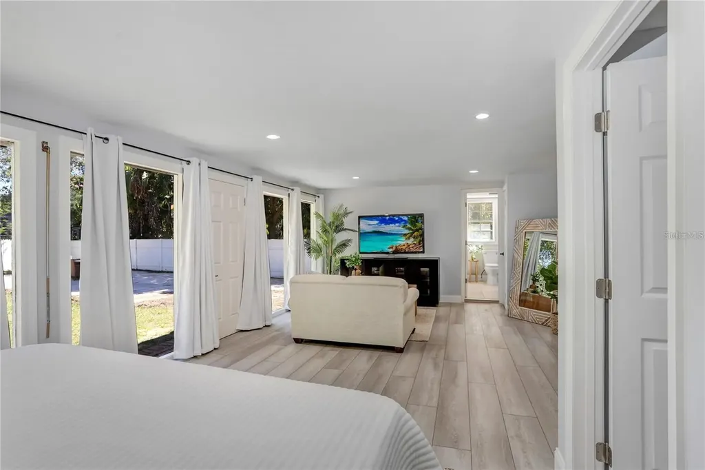 1960 Mckinley Street Clearwater FL 33765