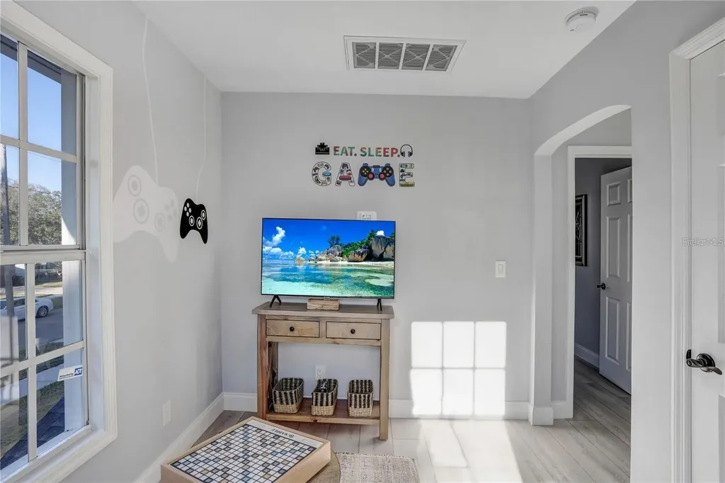 1960 Mckinley Street Clearwater FL 33765