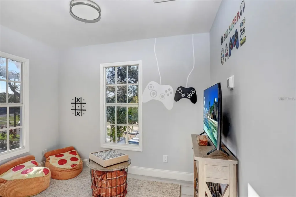 1960 Mckinley Street Clearwater FL 33765