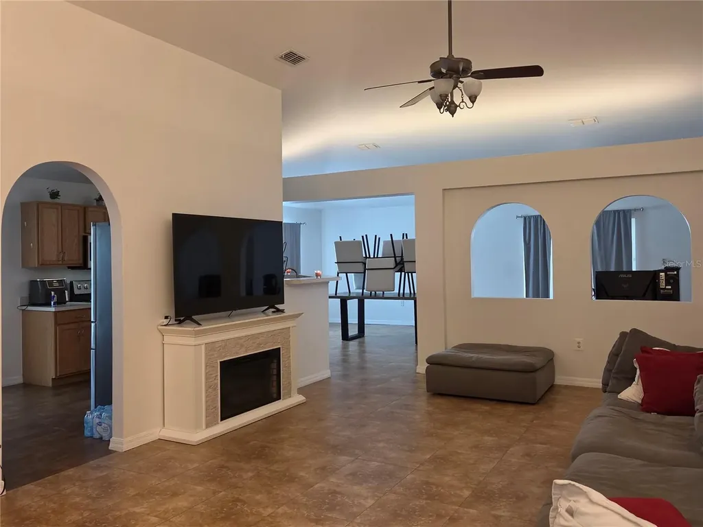 2215 Kingscrest Circle Apopka FL 32712