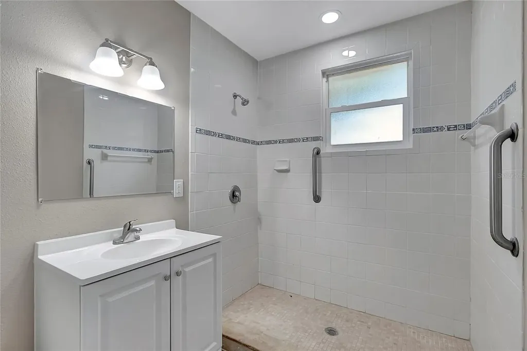 703 16th Avenue NW Largo FL 33770