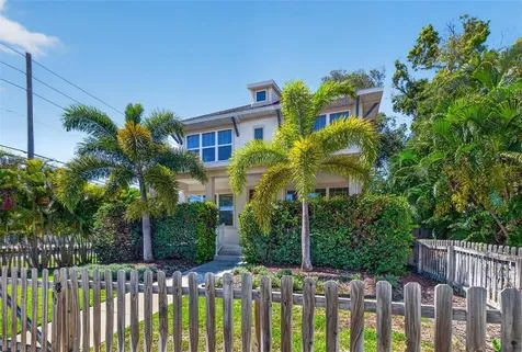 293 18th Avenue S St Petersburg FL 33705