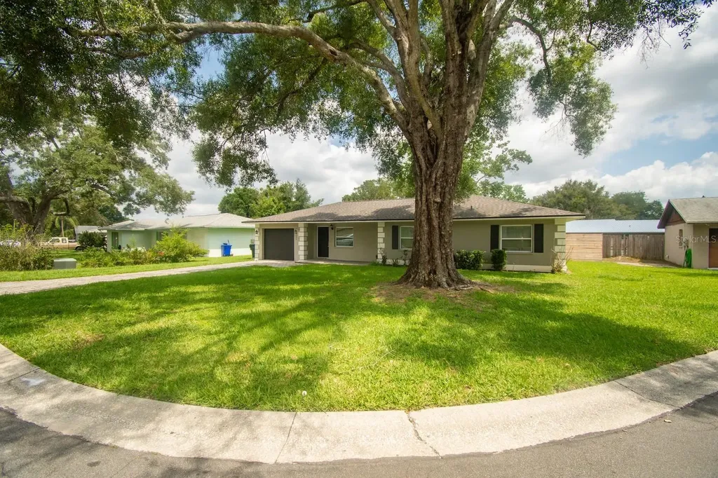 2040 Woodbriar Loop S Lakeland FL 33813