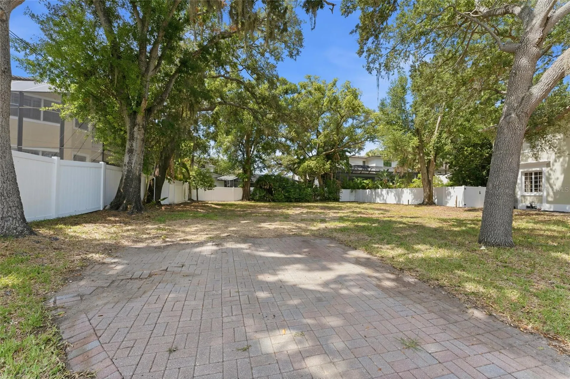 5010 W Azeele Street Tampa FL 33609