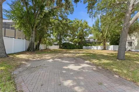 5010 W Azeele Street Tampa FL 33609