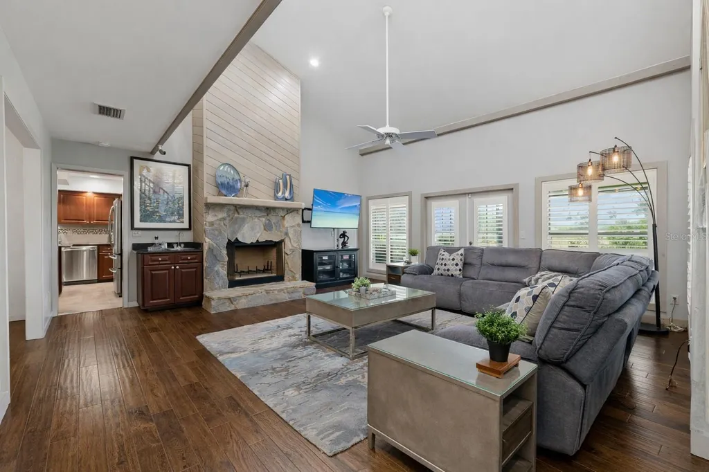 708 Warren Road Lutz FL 33548