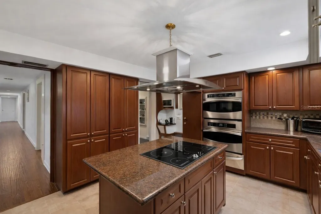 708 Warren Road Lutz FL 33548