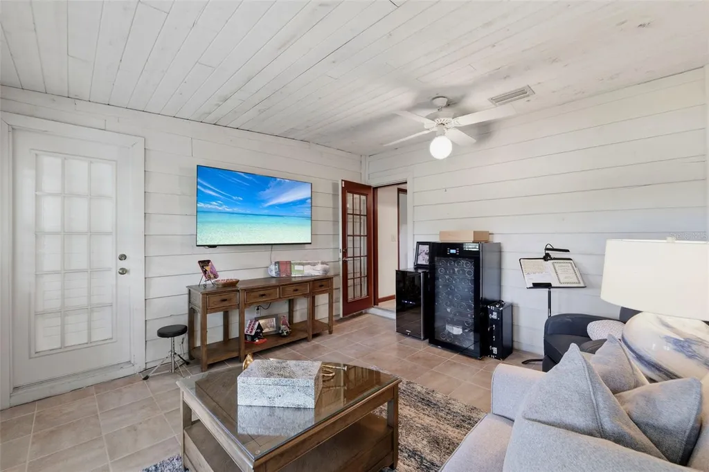 708 Warren Road Lutz FL 33548