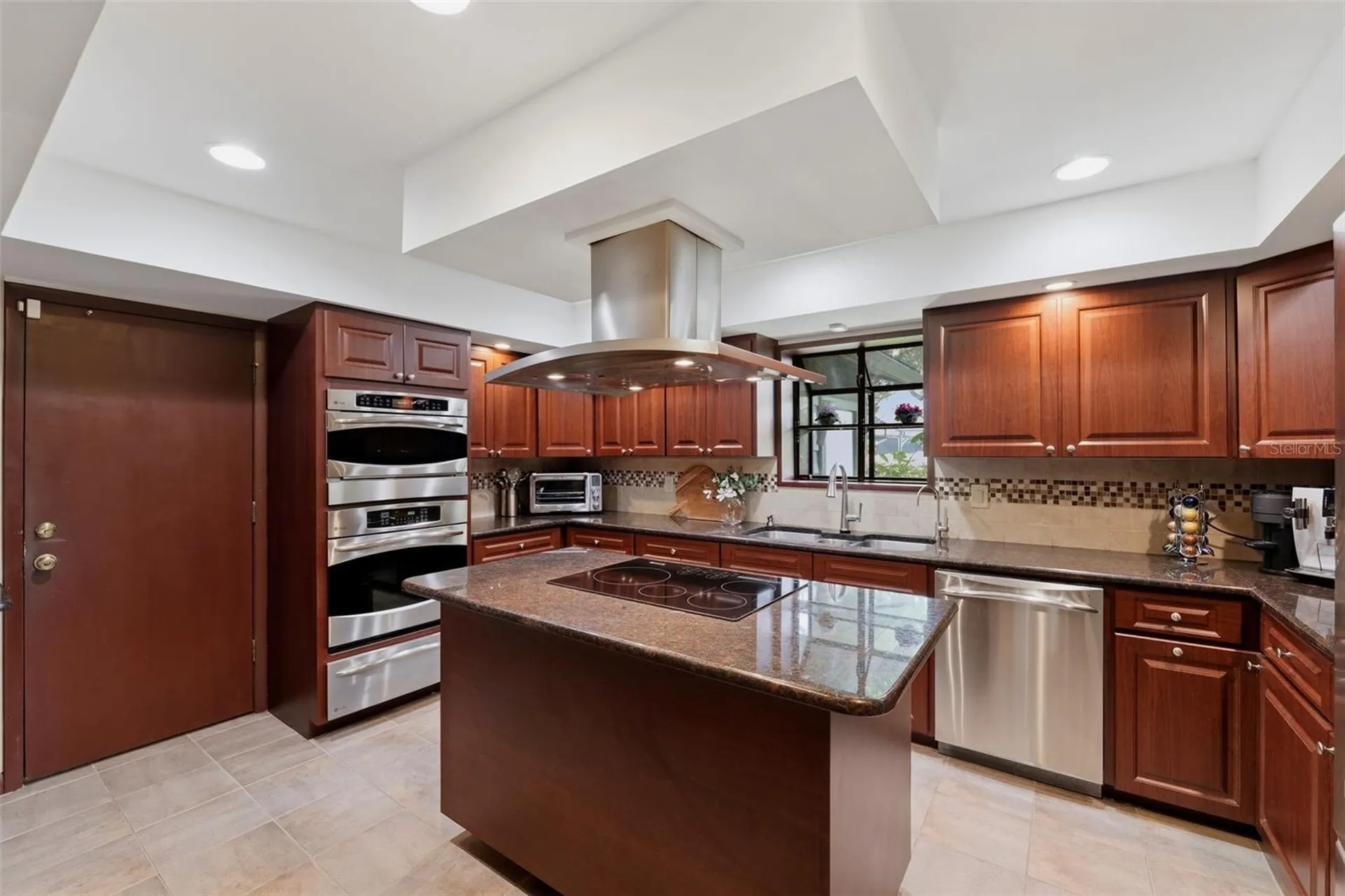 708 Warren Road Lutz FL 33548