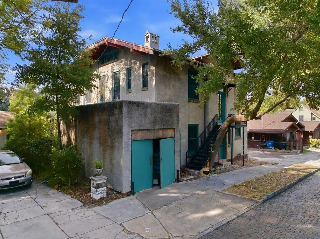 651 10th Ave S St Petersburg FL 33701