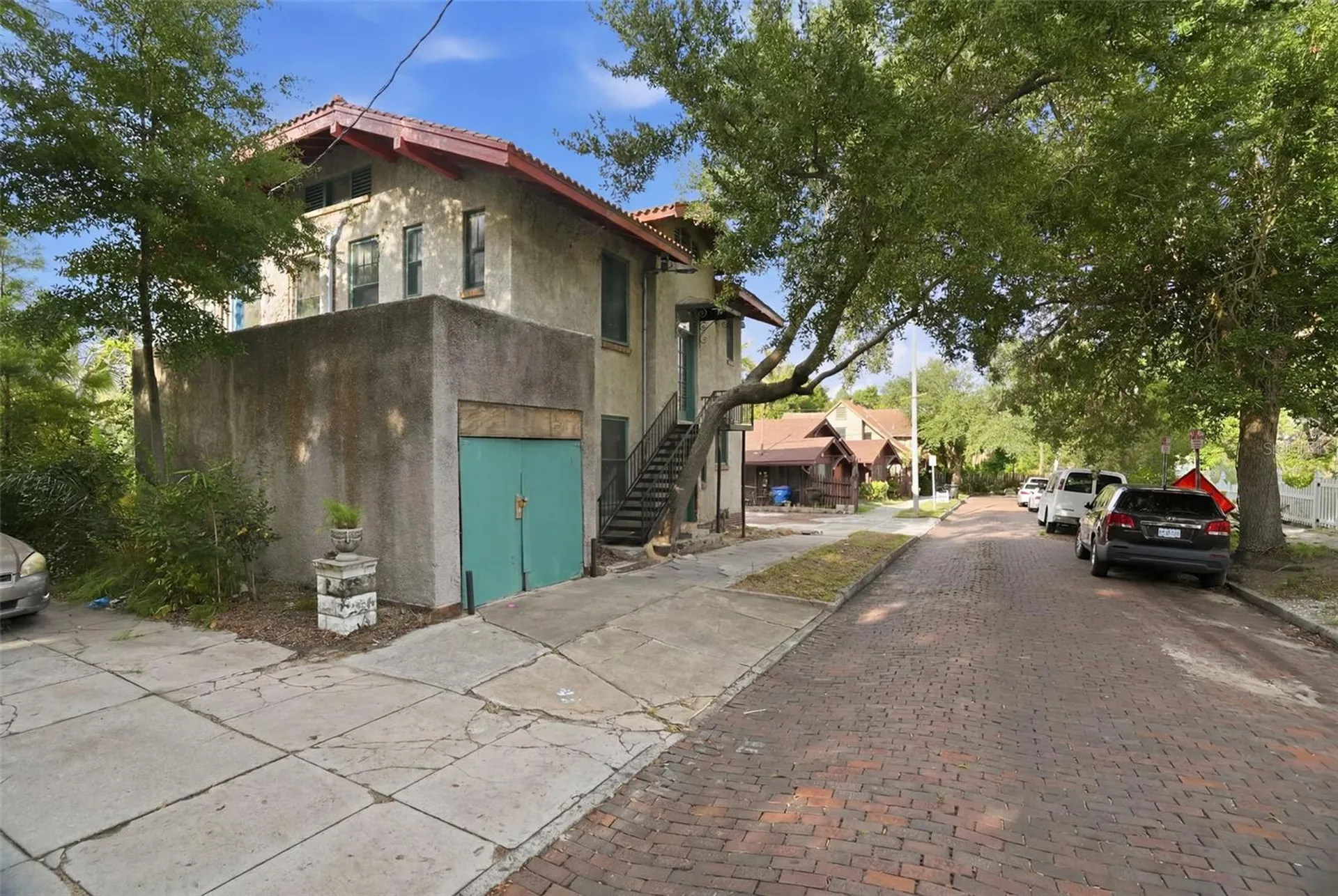 651 10th Ave S St Petersburg FL 33701