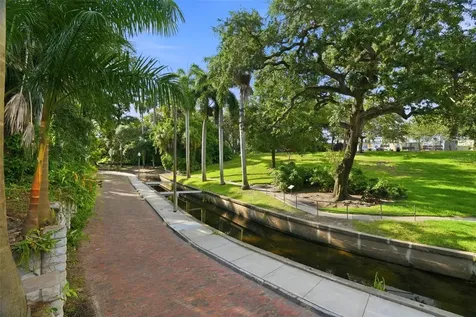 651 10th Ave S St Petersburg FL 33701