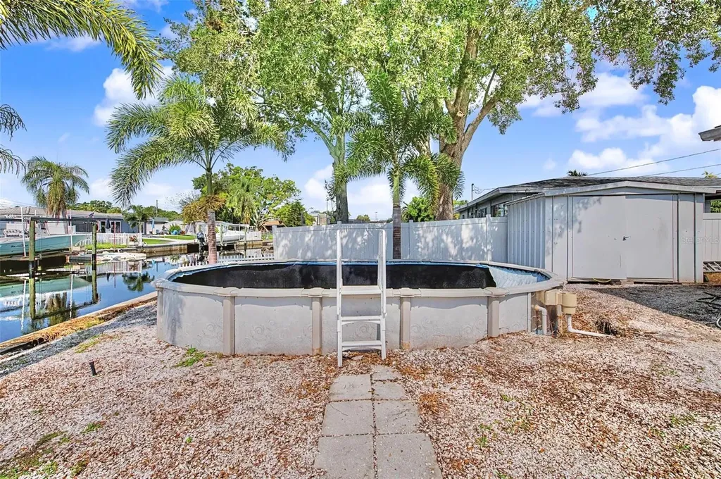 9472 Treasure Lane NE St Petersburg FL 33702