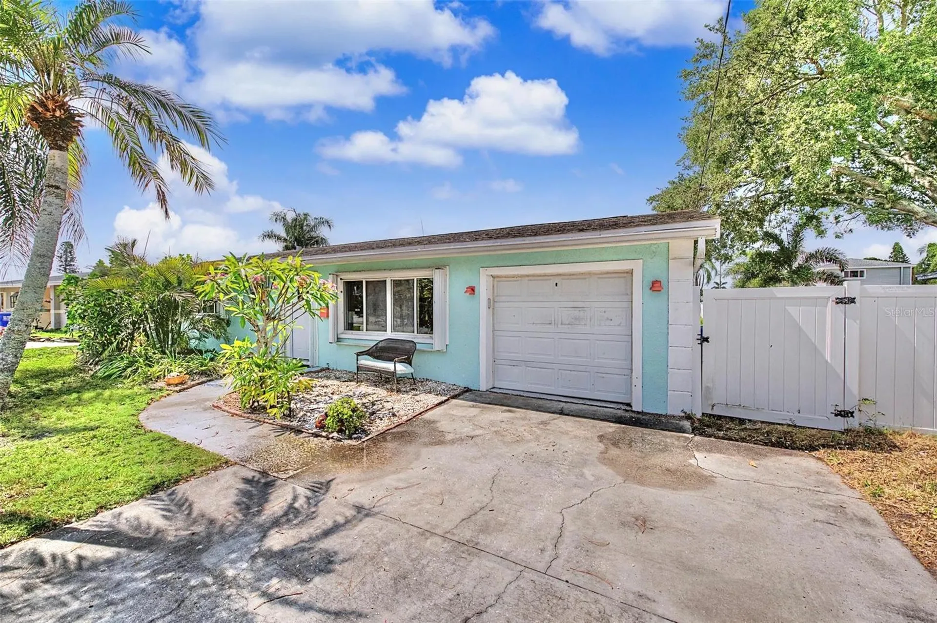 9472 Treasure Lane NE St Petersburg FL 33702