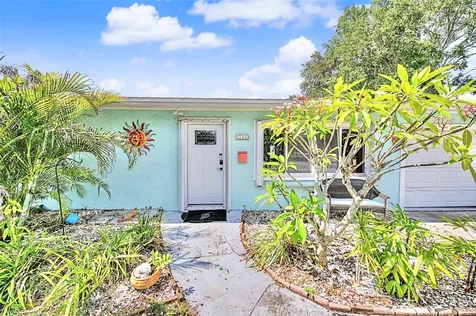 9472 Treasure Lane NE St Petersburg FL 33702