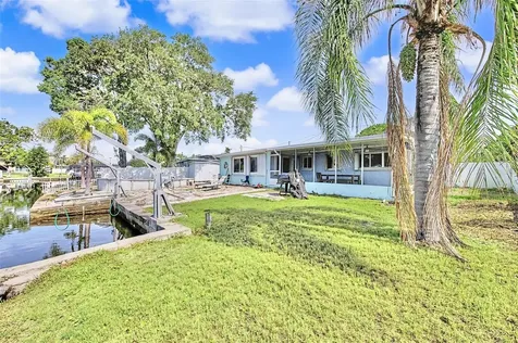 9472 Treasure Lane NE St Petersburg FL 33702