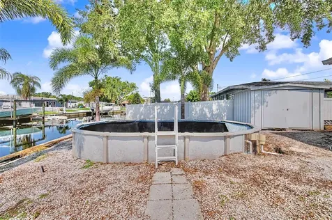 9472 Treasure Lane NE St Petersburg FL 33702