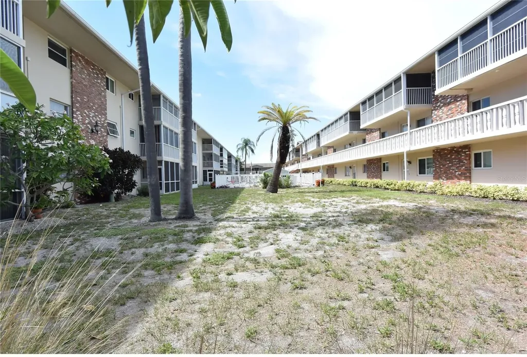 3751 S School Avenue Sarasota FL 34239